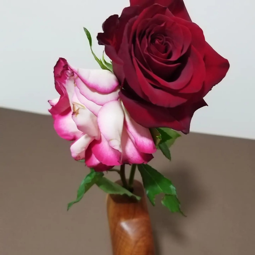 فازة للورد بخشب الشريش المحلي